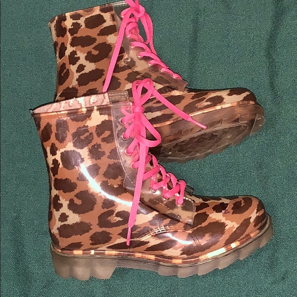 ☔️Bongo clear leopard jelly rain boots size 6☔️